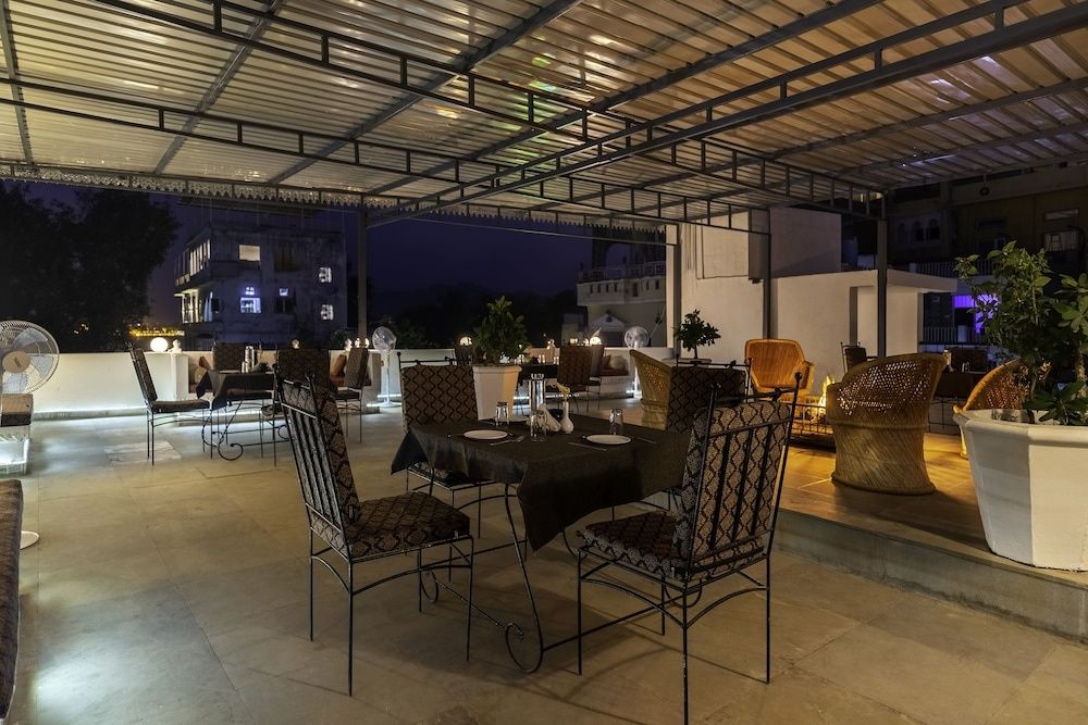 Food & Dining
