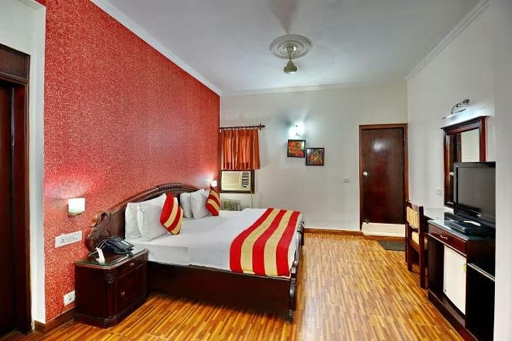 Mahalakshmi Palace Hotel Super Deluxe Room 5