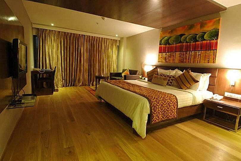 Deluxe with Balcony (King Bed)