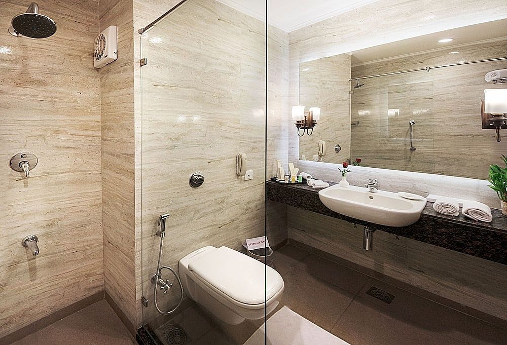 KK Royal Hotel & Convention Centre Deluxe Room 2