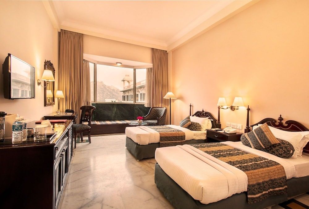 KK Royal Hotel & Convention Centre Deluxe Room 7