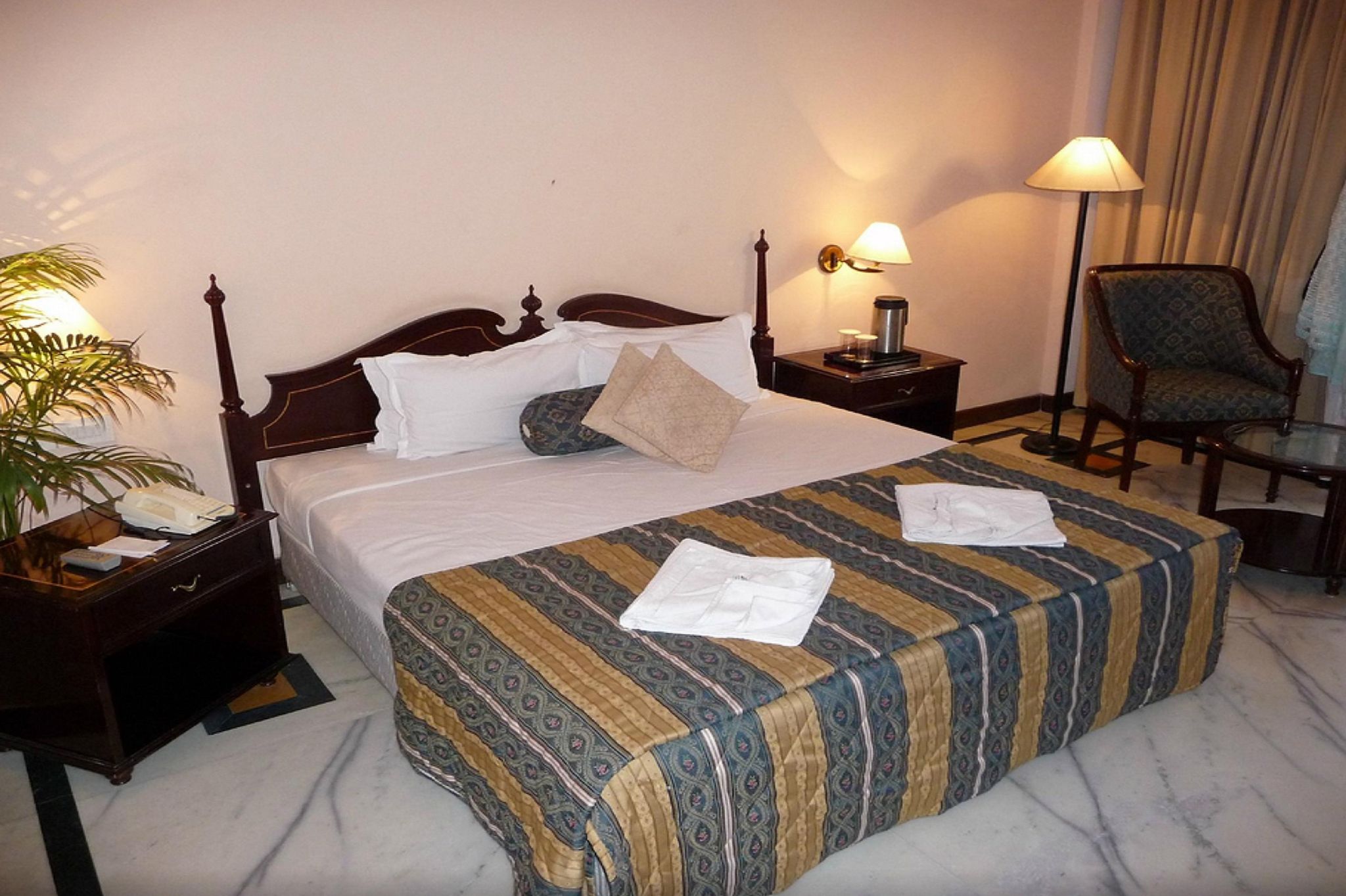 KK Royal Hotel & Convention Centre Deluxe Room 9