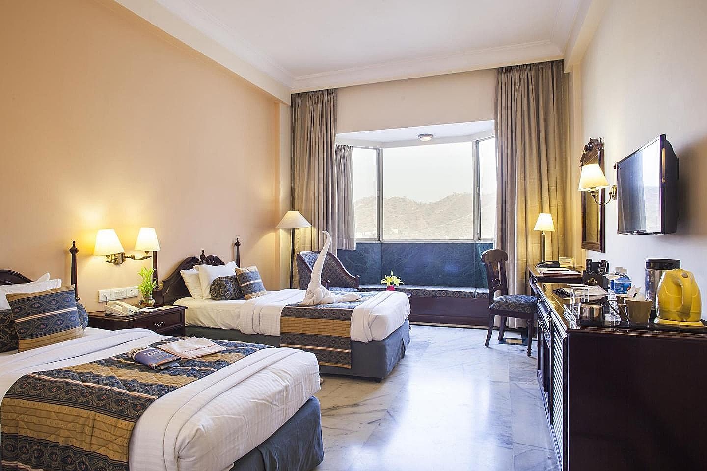 KK Royal Hotel & Convention Centre Deluxe Room 11