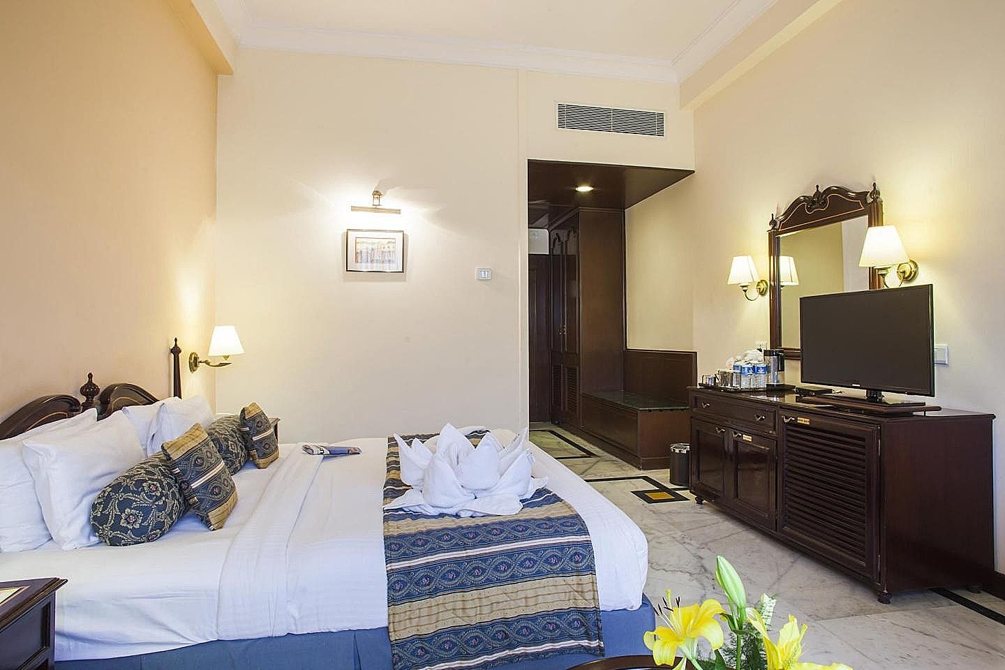 Lotus Room King Bed With Aravali View