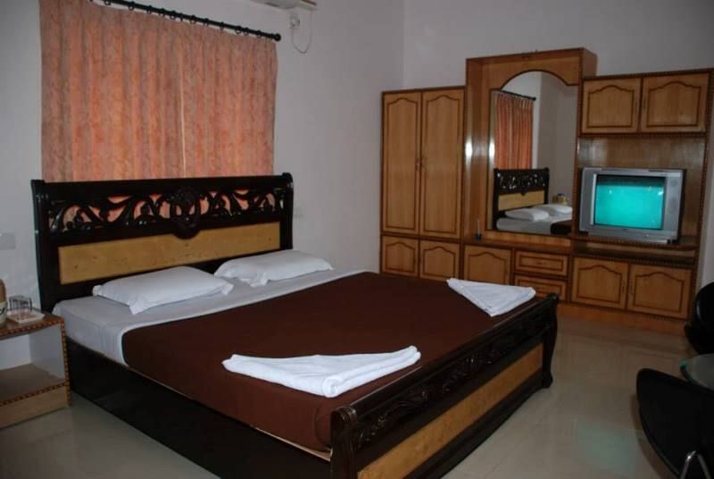 Krishna Tara Comforts Standard Double Non AC (annex building) 4