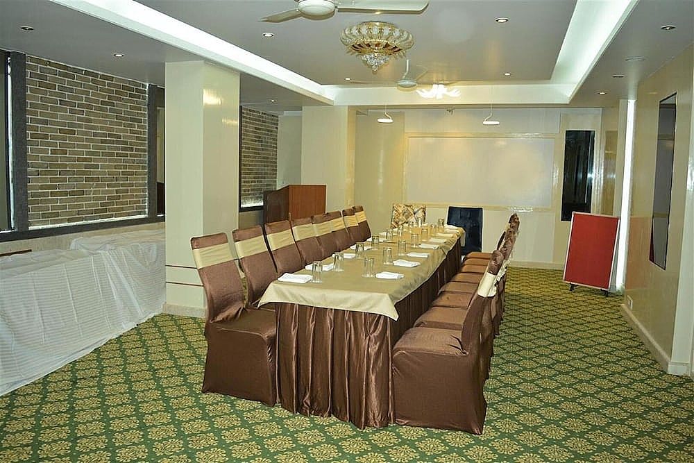 undefined Hotel President 10