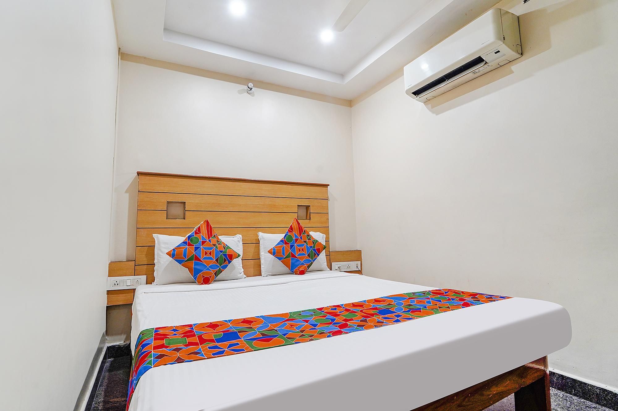 Hotel SLV Grand Deluxe Room