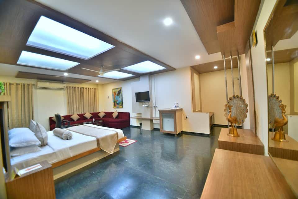 Hotel Royal Embassy Deluxe Room 7