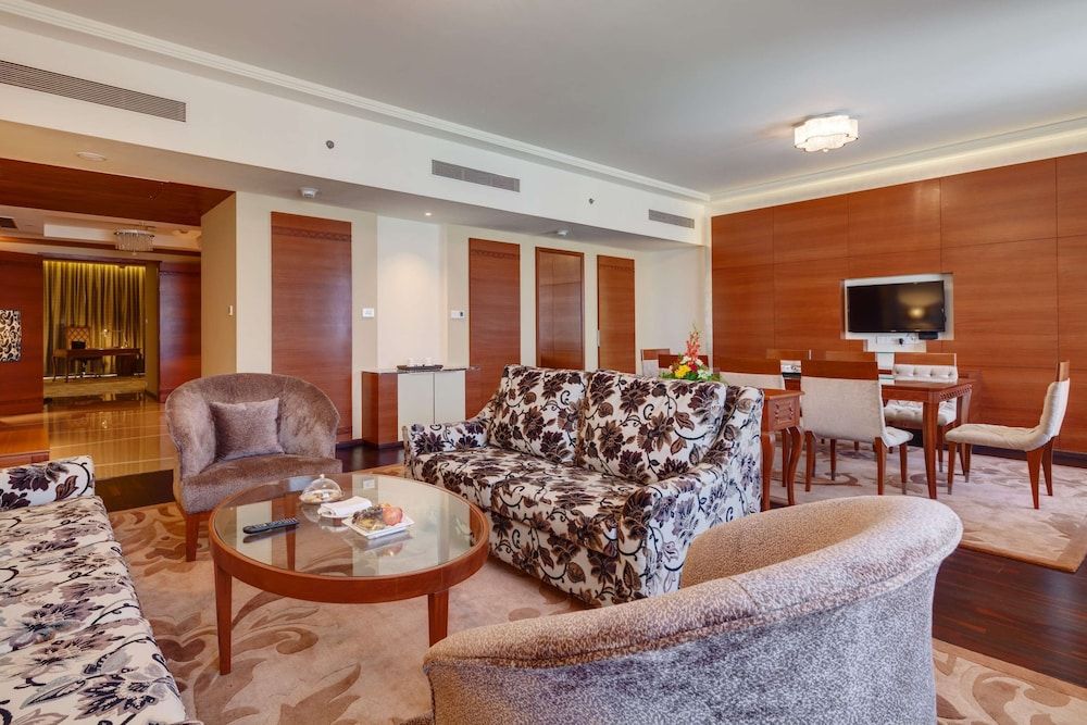 Suite - 1 Double Bed 50SQM Pool view Free WiFi