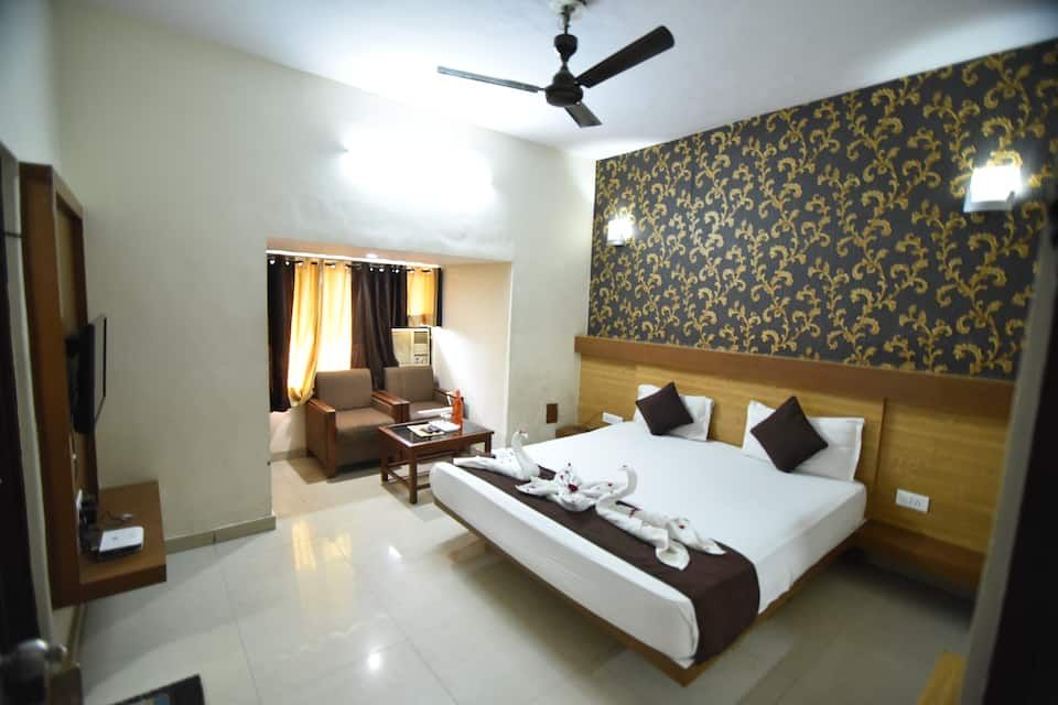 Beautifully furnished rooms,  Just minutes from Railway station.
