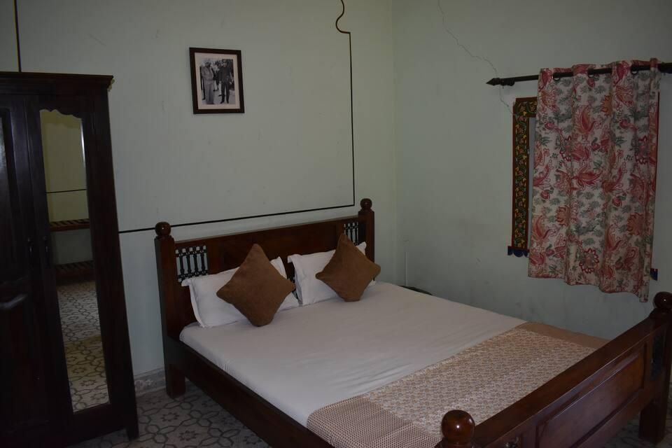 Nawal Sagar Palace Deluxe Room 3