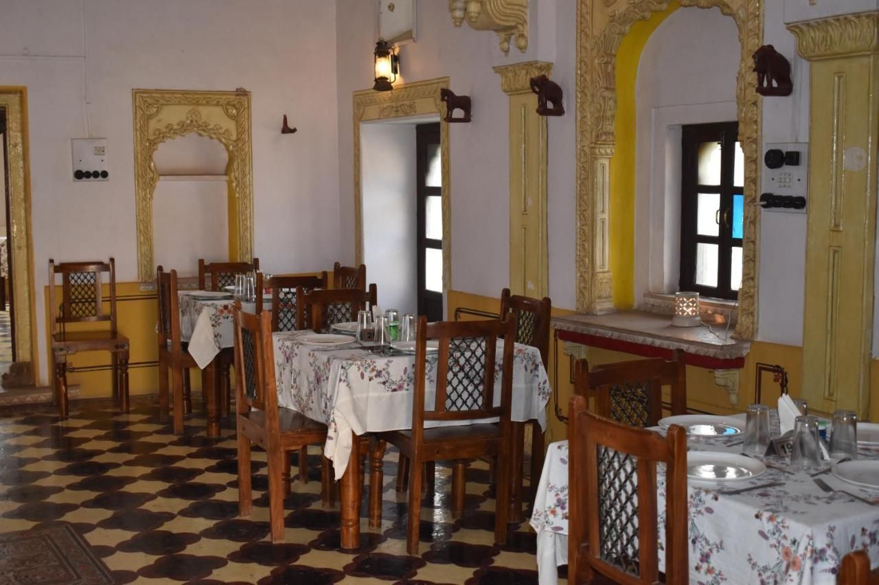 Food & Dining