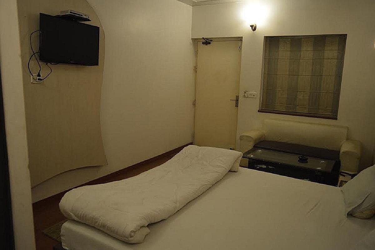 Hotel Eminent Taj Deluxe 2