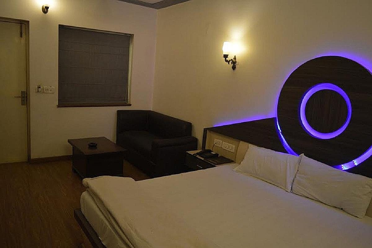 Hotel Eminent Deluxe room