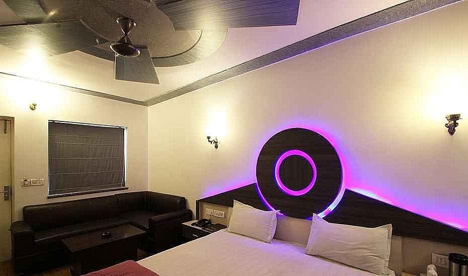 Hotel Eminent Deluxe room 3