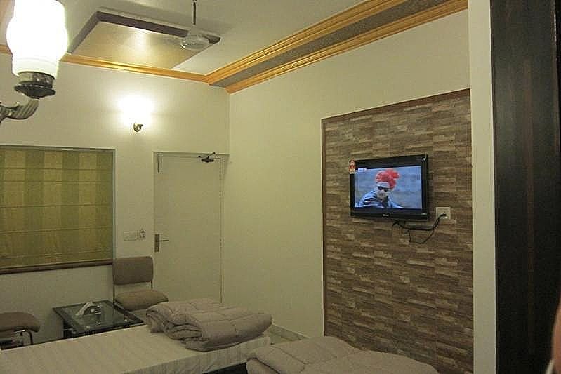 Hotel Eminent Taj Deluxe 4