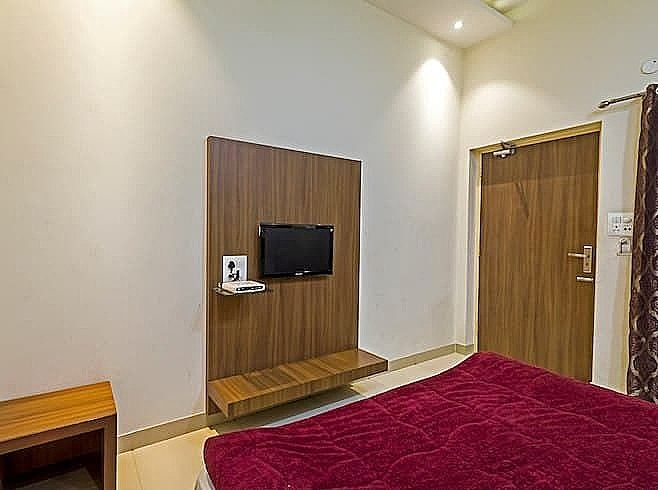 Hotel Palace Deluxe Double Room  8