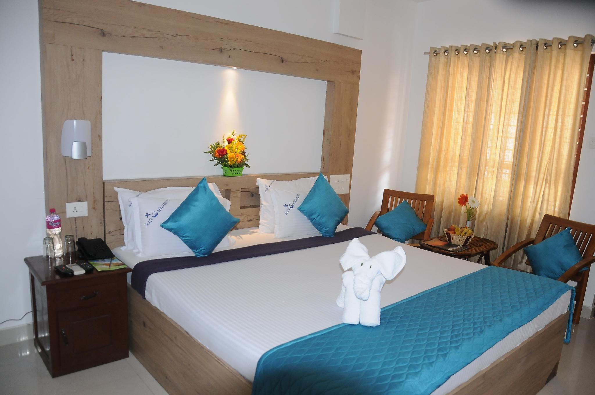 Black Beach Resort Deluxe AC Room 8