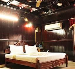 Black Beach Resort Deluxe AC Room 6