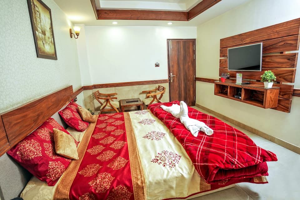 Mayur Hotel Bar And Restaurant Deluxe Room 4