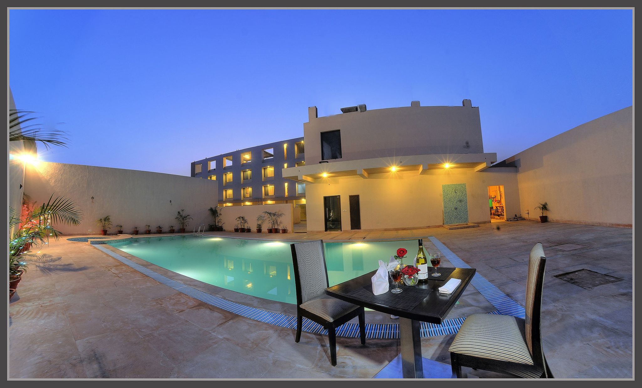 undefined Hotel The Retreat 2