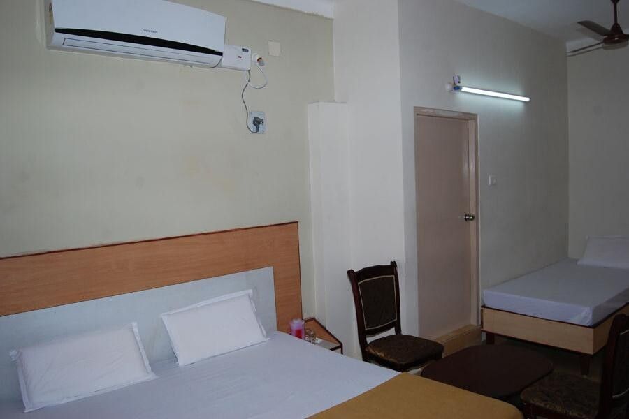 3 Bed Ac Room