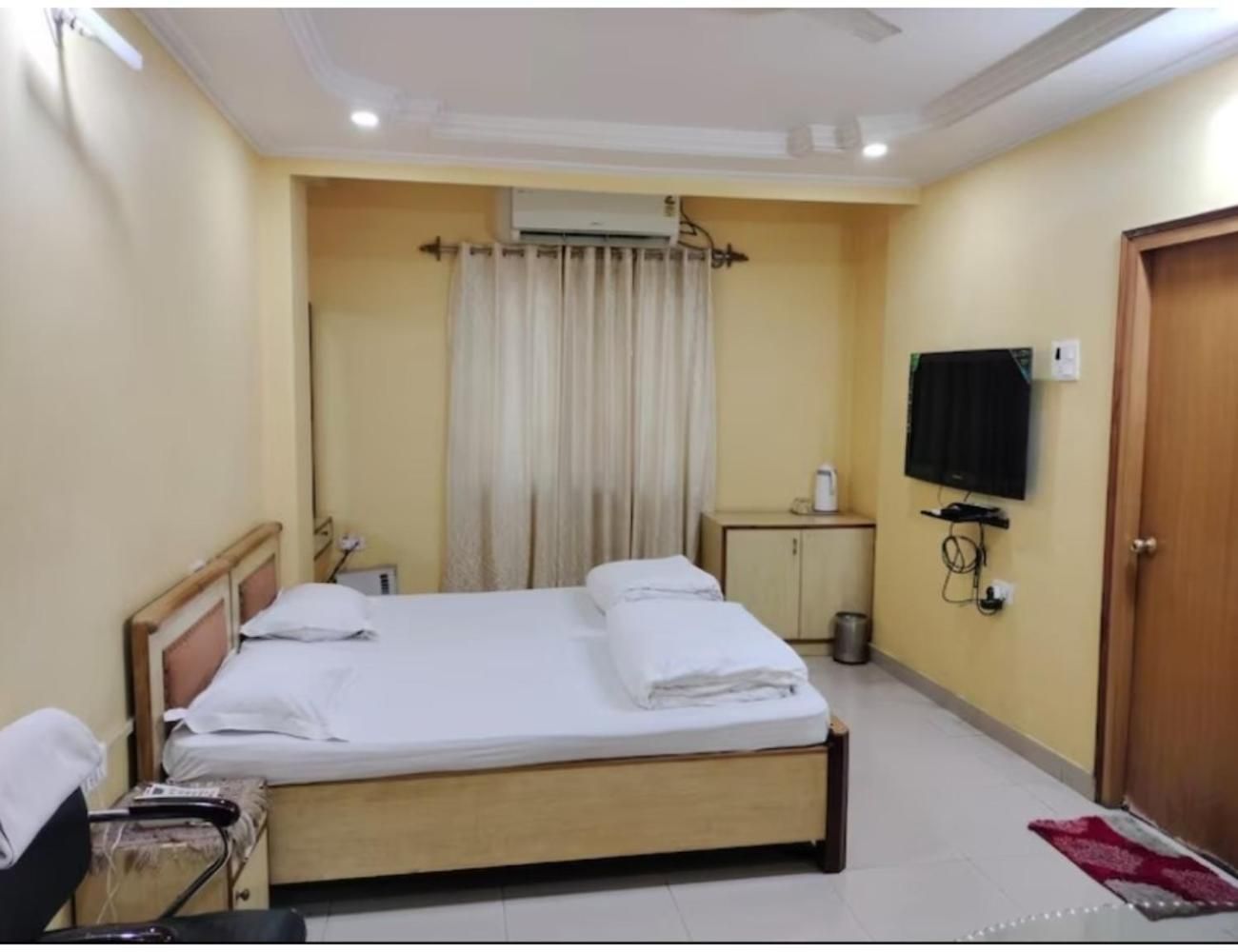 Hotel Gharana Gaya AC Standard Room