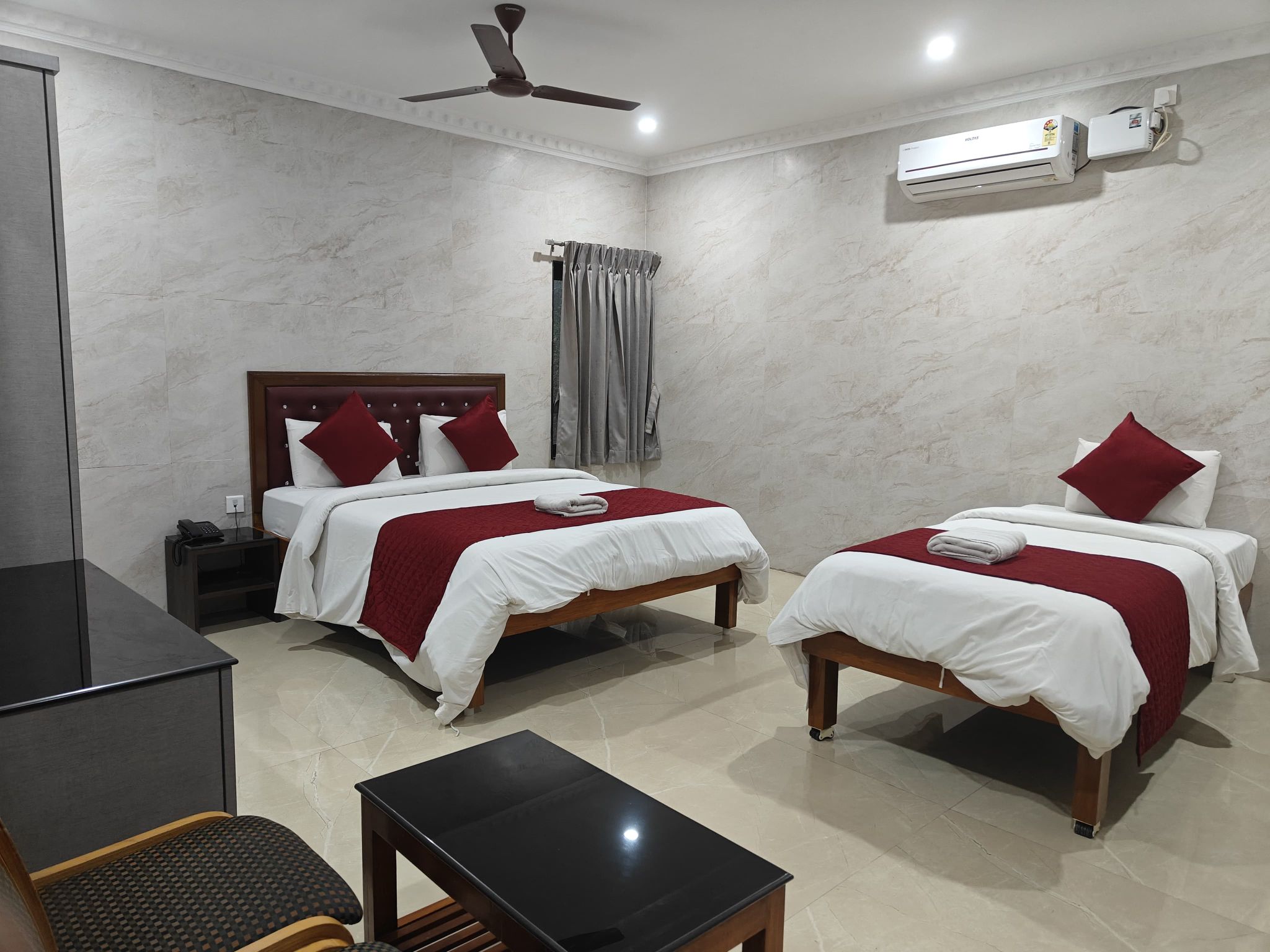 DELUXE TRIPLE AC ROOM