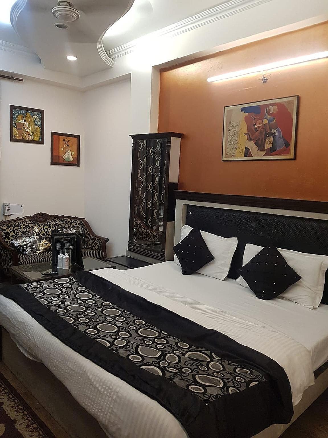 Hotel Shiva Intercontinental Deluxe NON AC Room 2