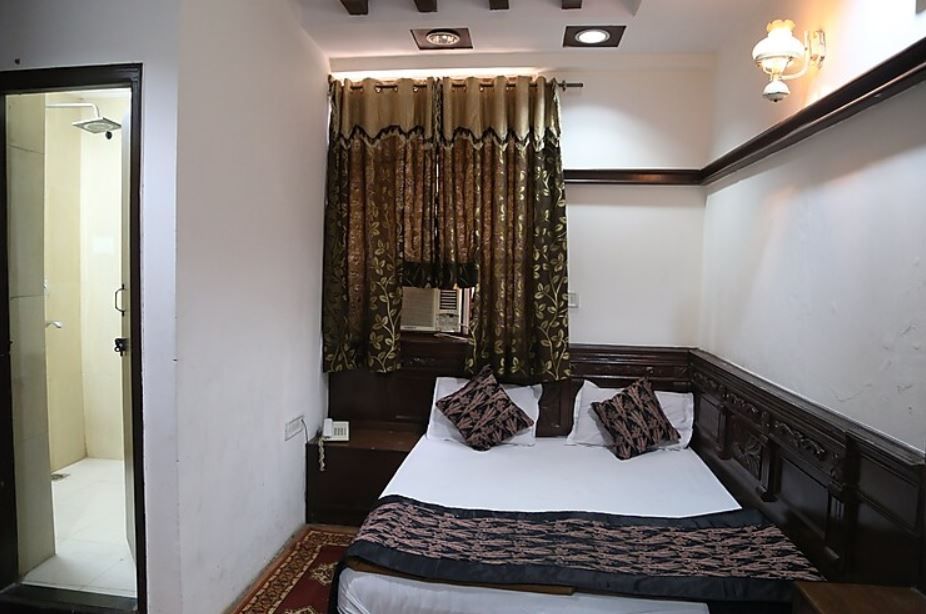 Hotel Shiva Intercontinental Deluxe NON AC Room 6