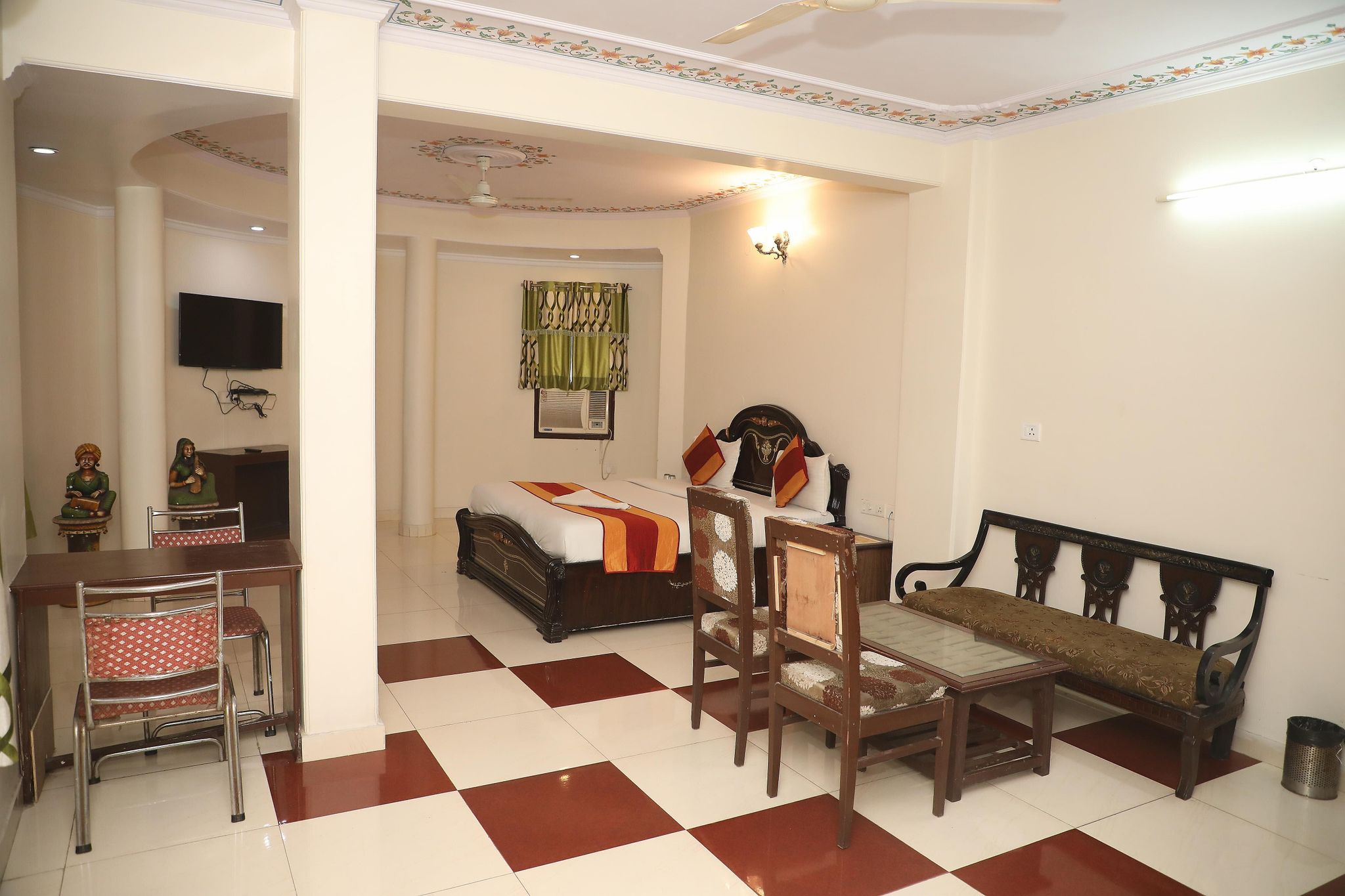 Hotel Heritage Inn