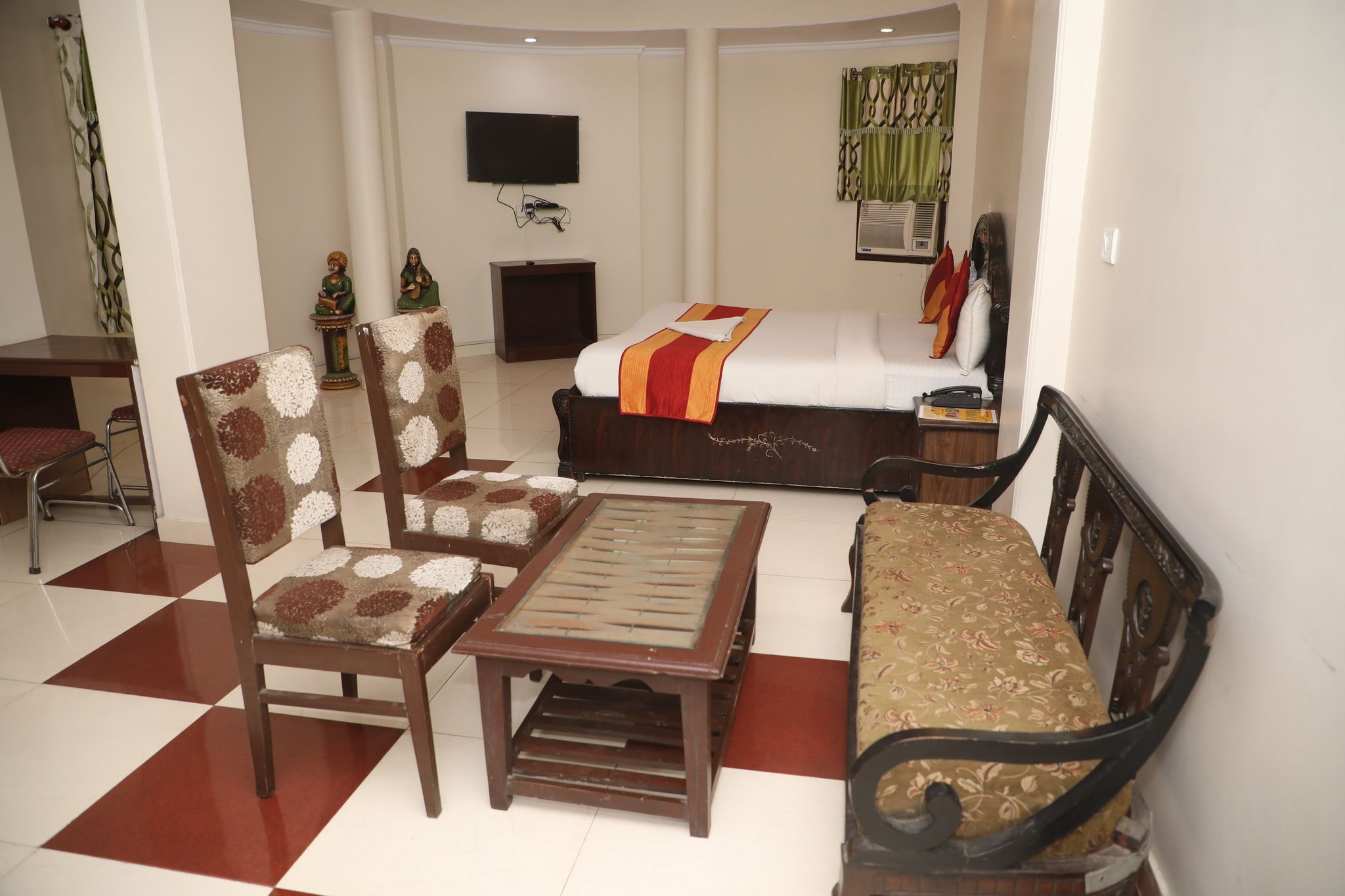 Hotel Heritage Inn
