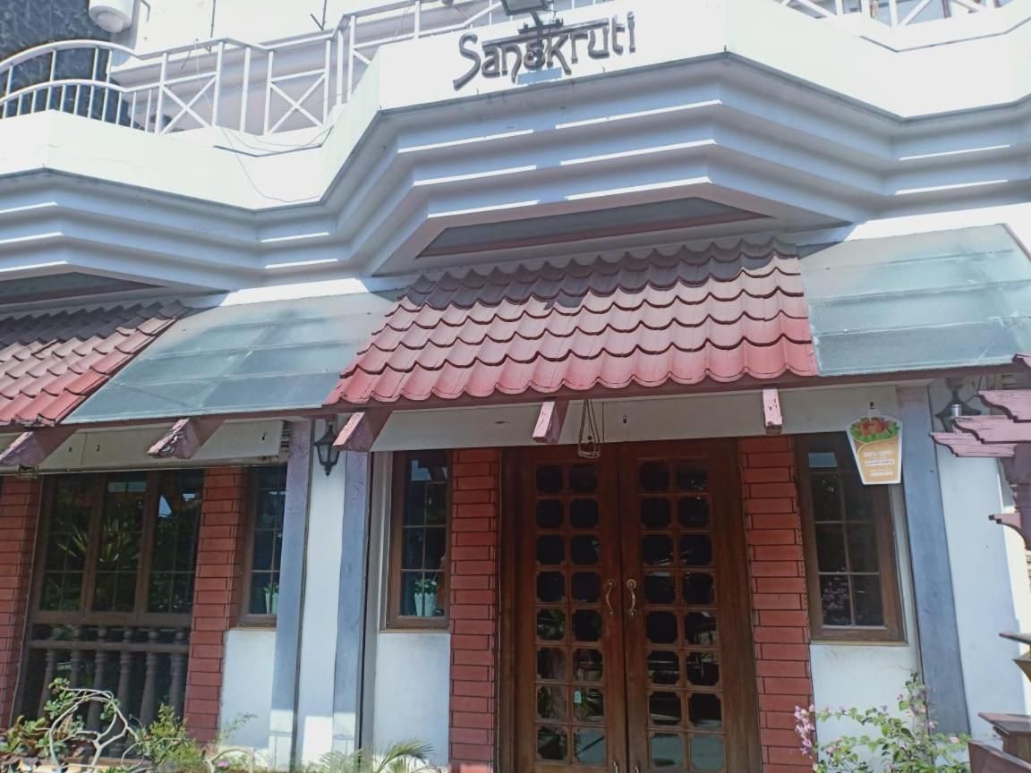 undefined Hotel Srikamal International 7