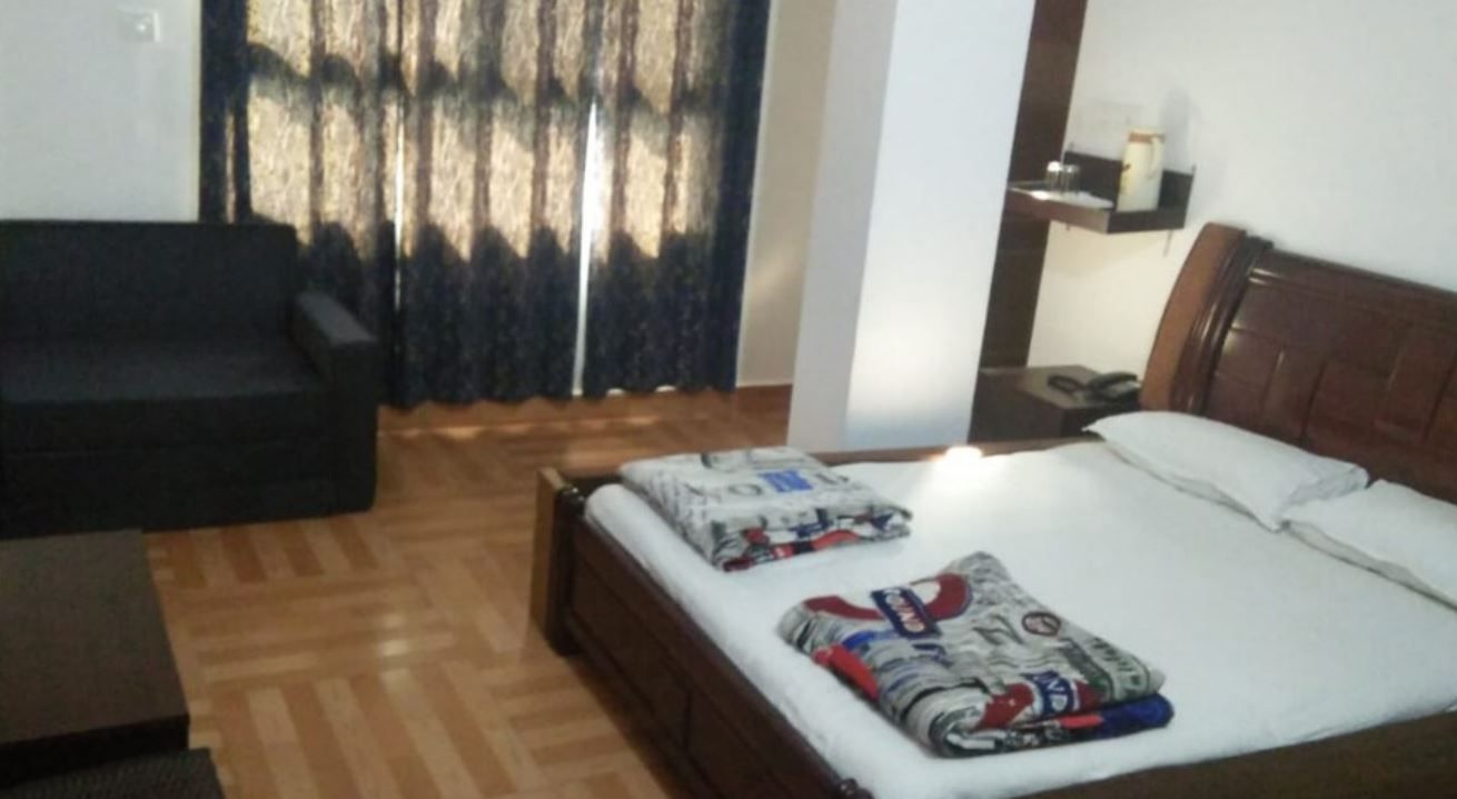 Hotel Chakasha Govindam Double Bedded AC Room 5