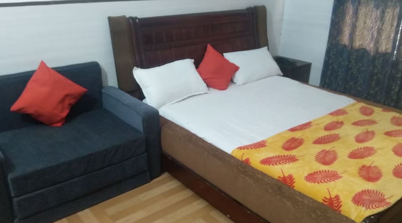 Hotel Chakasha Govindam Double Bedded AC Room 6