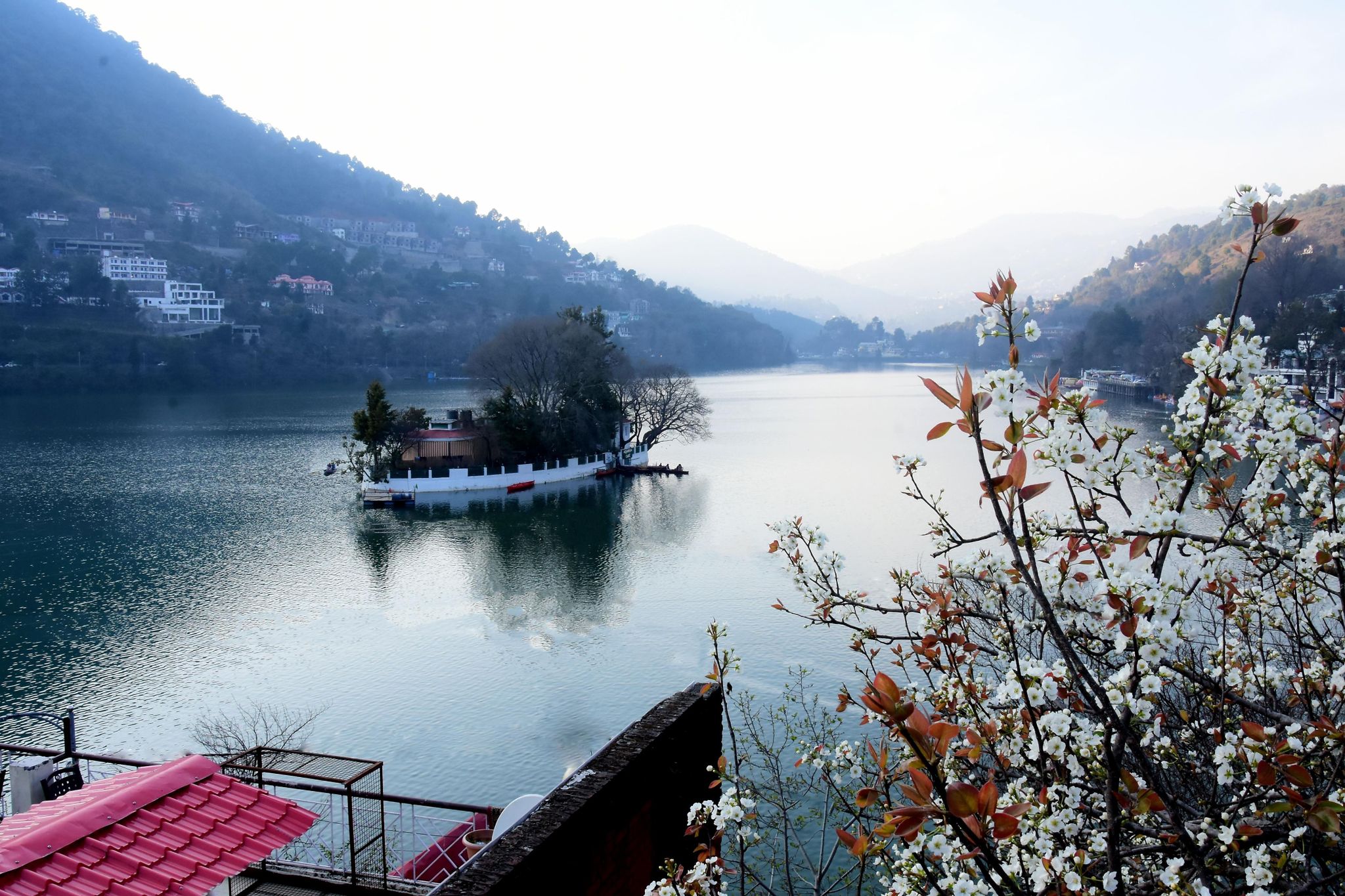 Lake Retreat Bhimtal Luxury Room (Lake Facing) 3