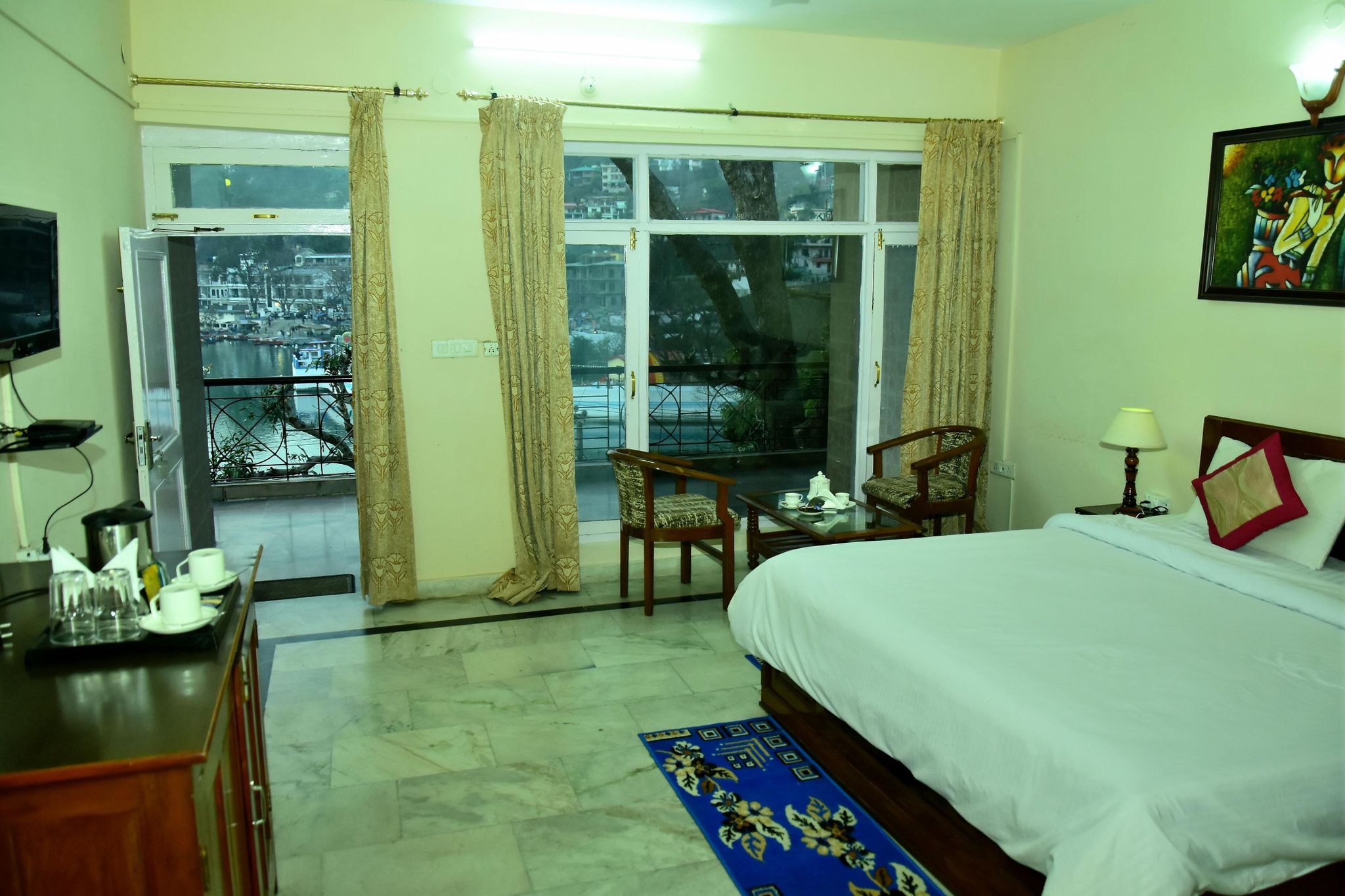 Lake Retreat Bhimtal Luxury Room (Lake Facing) 8