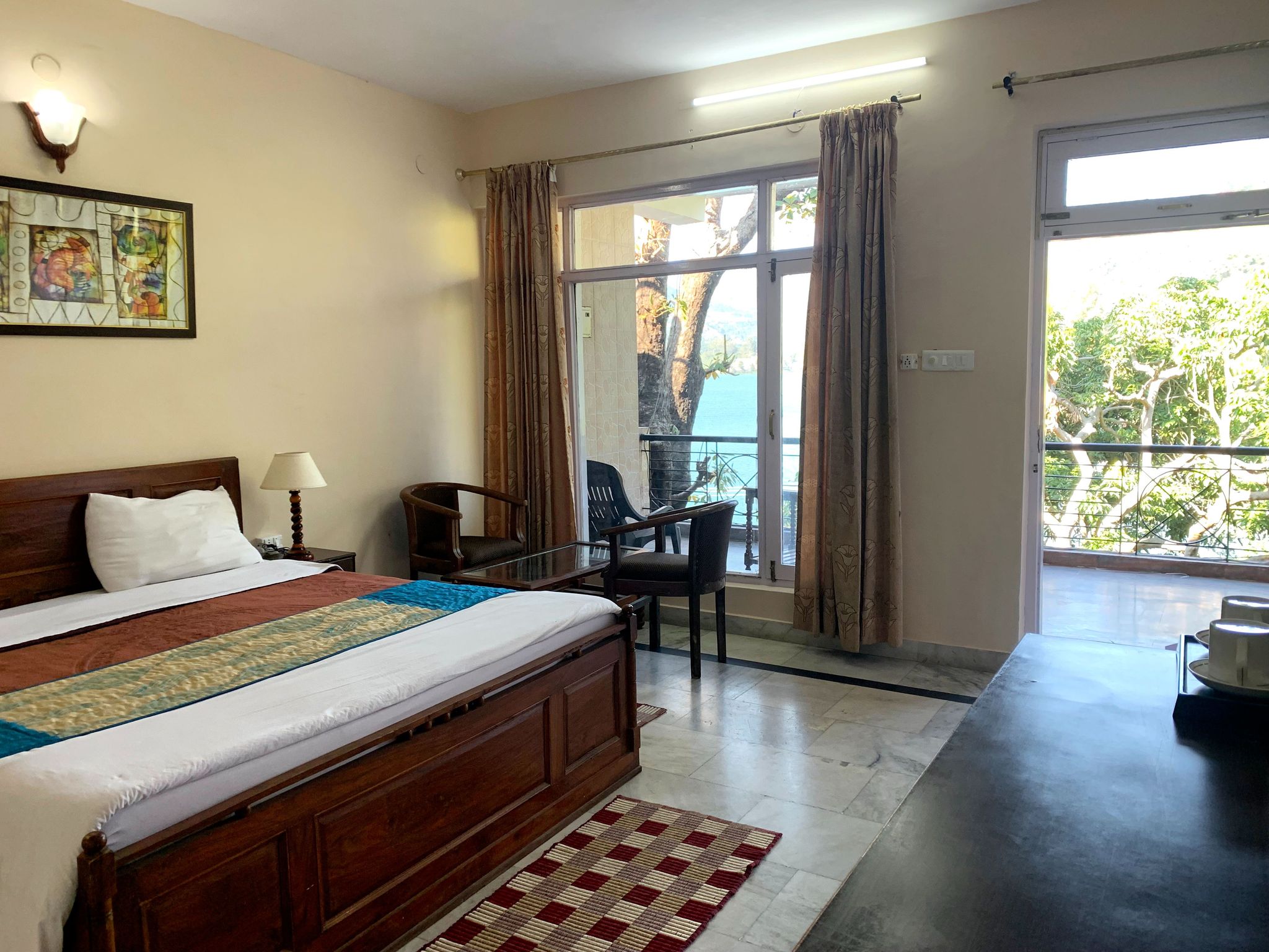Lake Retreat Bhimtal Luxury Room (Lake Facing) 4