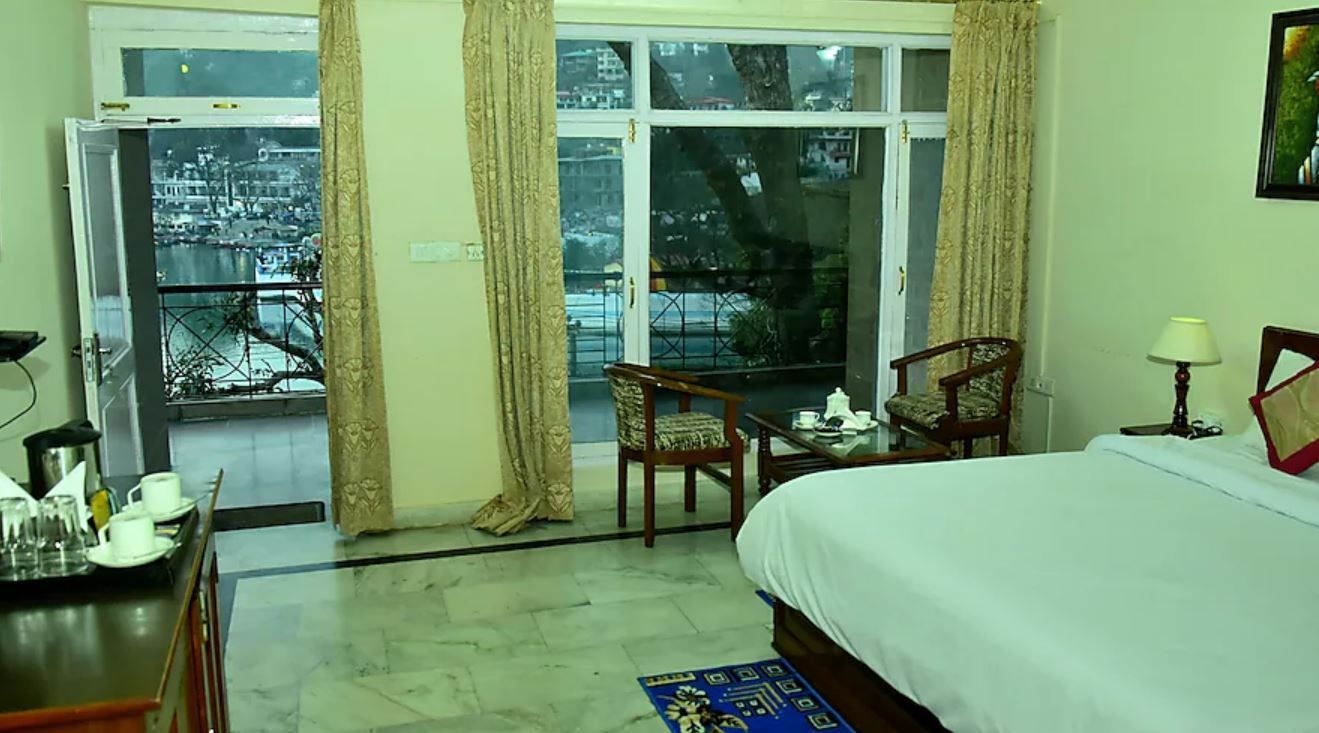 Lake Retreat Bhimtal Luxury Room (Lake Facing) 13