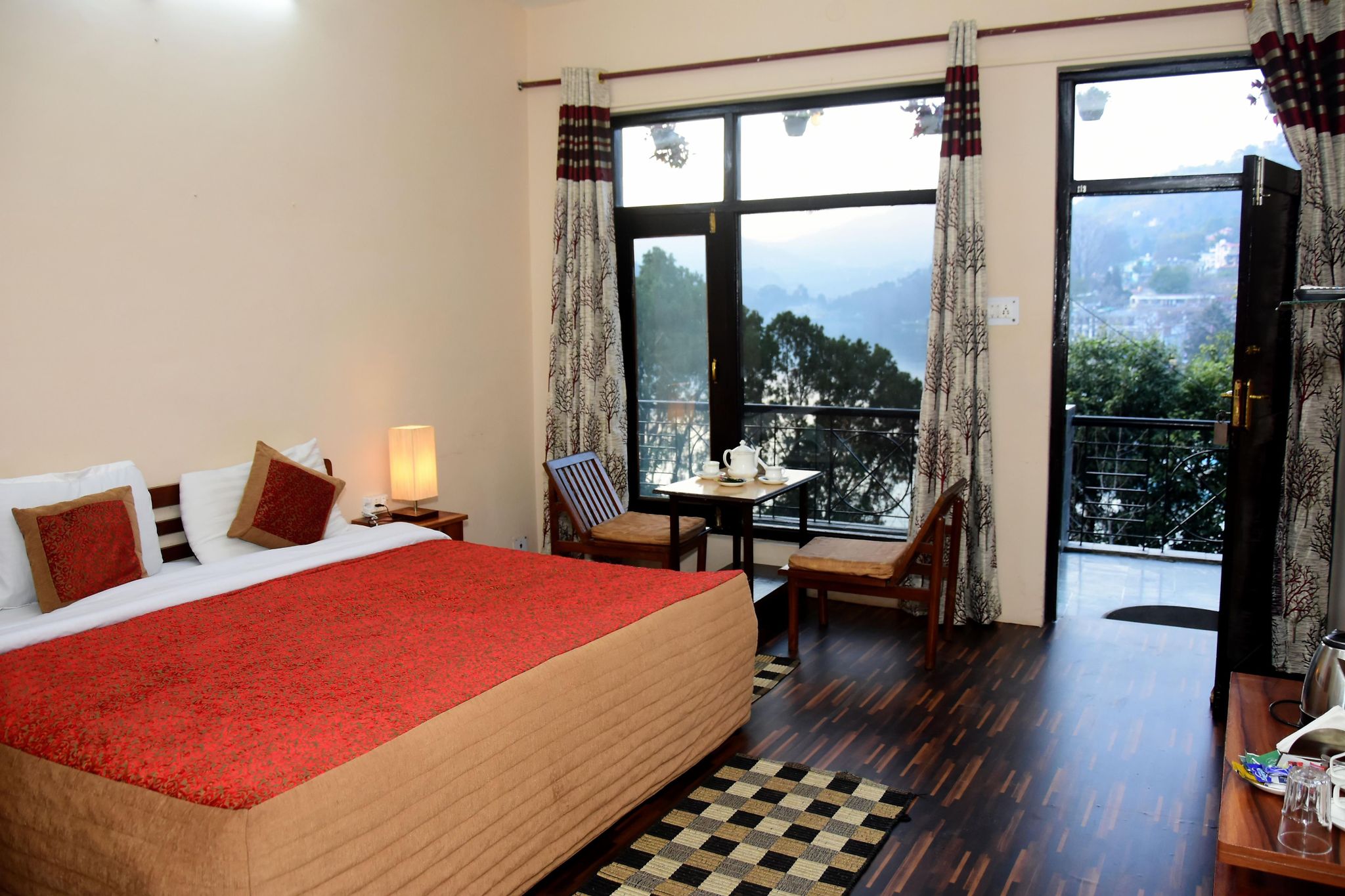 Premium Room (Lake Facing)