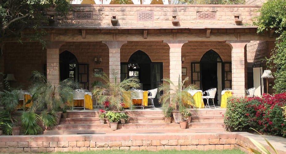 breakfast room