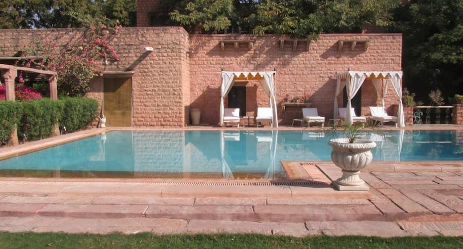 pool sitting area