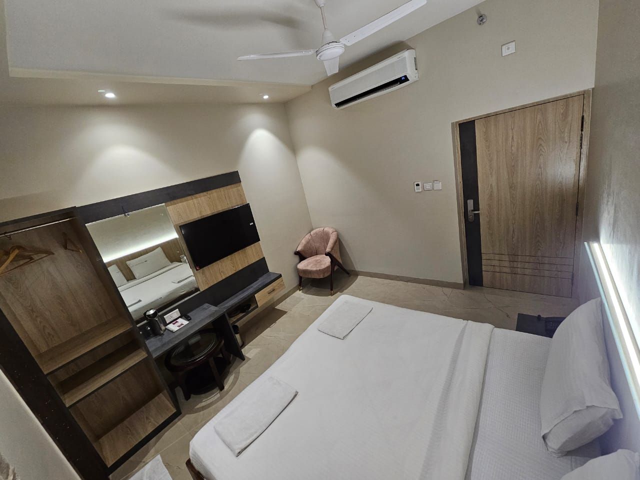 Hotel City Grand Executive Room 4