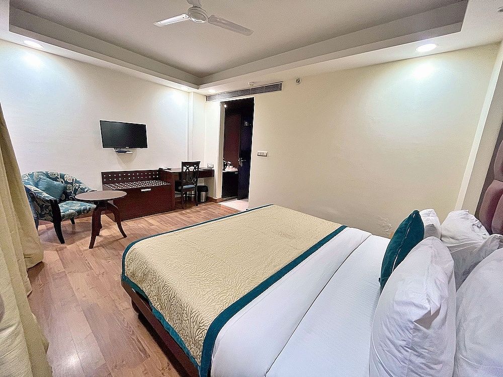 The Grand Orion - Kailash Colony Deluxe Double or Twin Room, City View 16