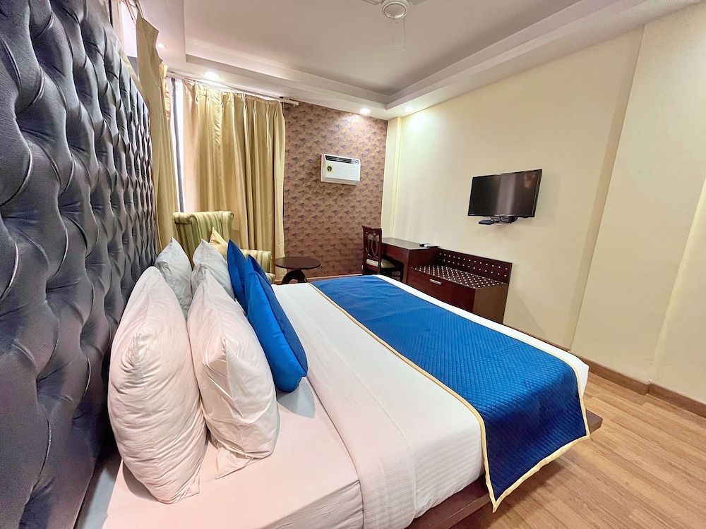 The Grand Orion - Kailash Colony Deluxe Double or Twin Room, City View 8
