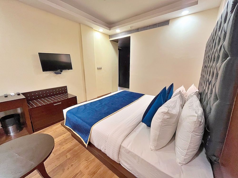 The Grand Orion - Kailash Colony Deluxe Double or Twin Room, City View 26