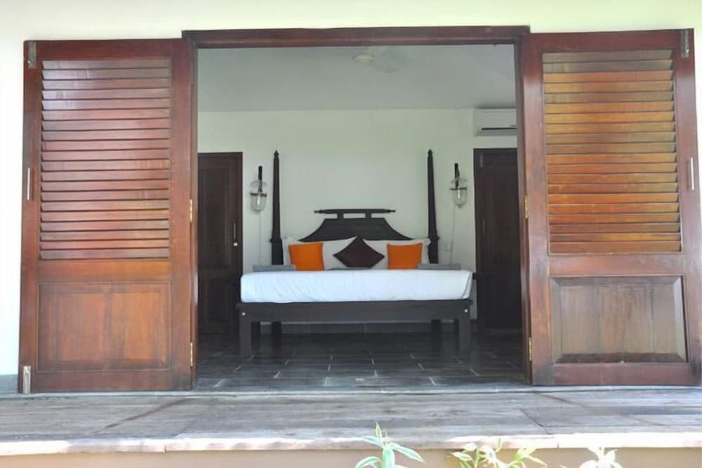 KAILANI BEACH RESORT Garden & Sea view deluxe cottage