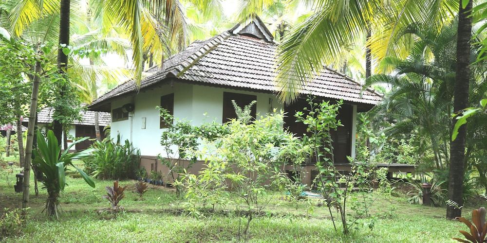 KAILANI BEACH RESORT Garden & Sea view deluxe cottage 3