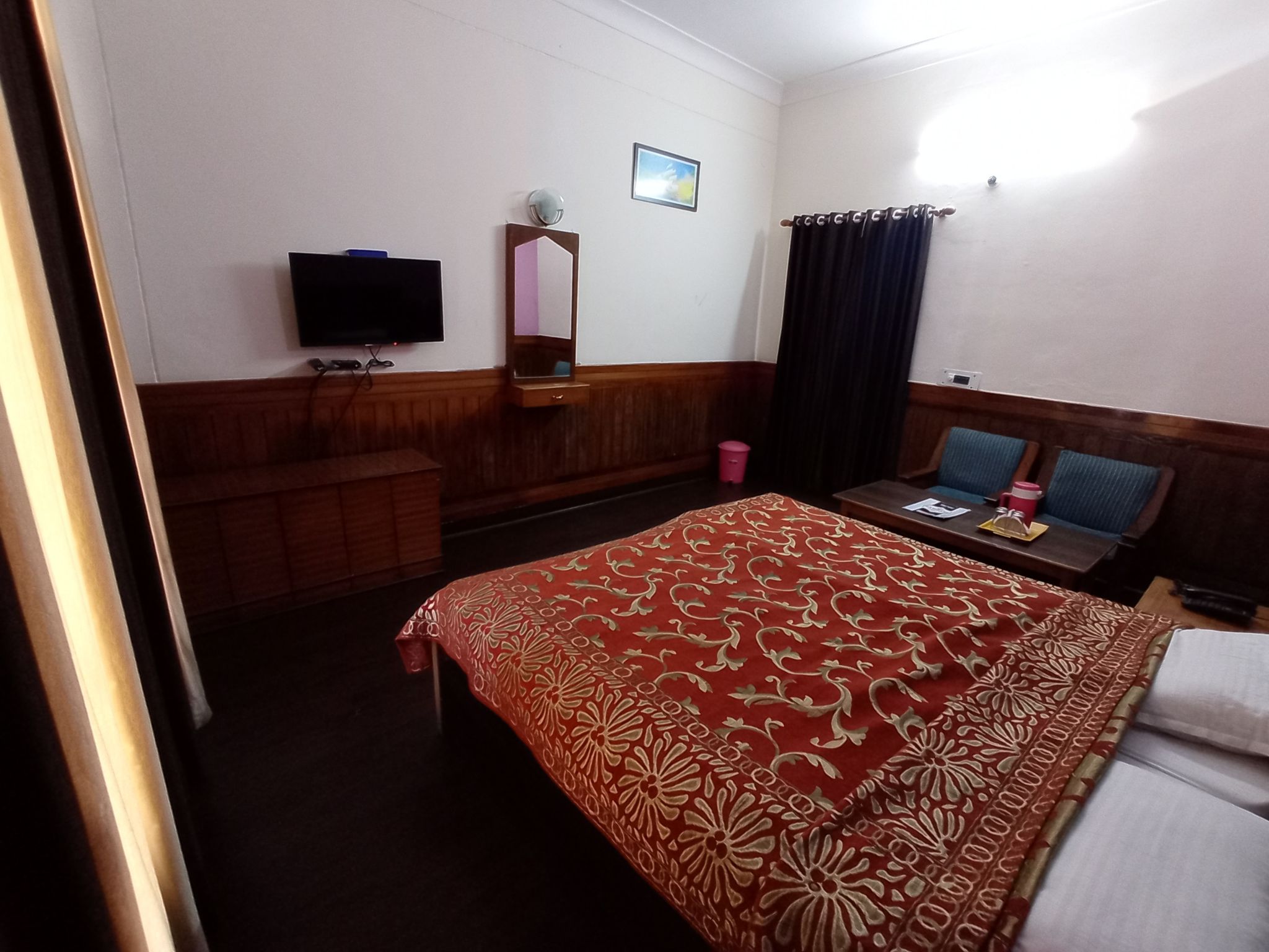 Hotel Himsagar Deluxe Room