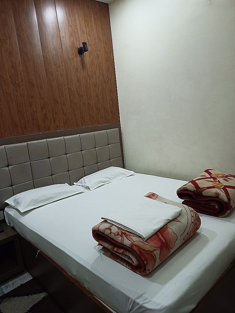 Alka Hotel Varanasi Alka AC Room 6
